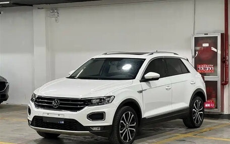 Volkswagen T-Roc I, 2023 год, 1 840 000 рублей, 1 фотография