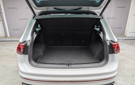 Volkswagen Tiguan II, 2021 год, 3 997 000 рублей, 7 фотография