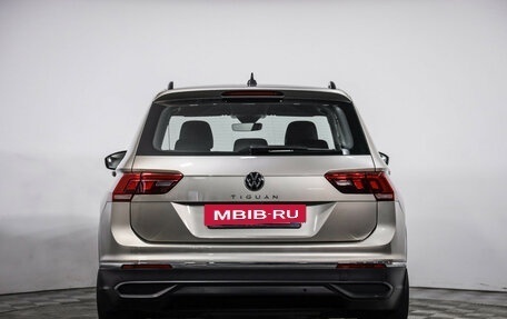 Volkswagen Tiguan II, 2021 год, 2 599 000 рублей, 7 фотография