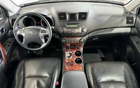 Toyota Highlander III, 2011 год, 1 850 000 рублей, 9 фотография