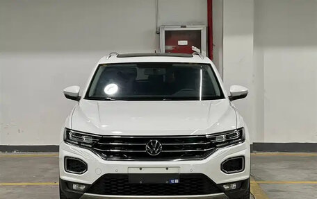Volkswagen T-Roc I, 2023 год, 1 840 000 рублей, 5 фотография