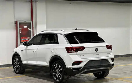 Volkswagen T-Roc I, 2023 год, 1 840 000 рублей, 6 фотография