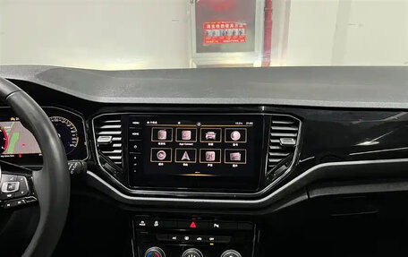 Volkswagen T-Roc I, 2023 год, 1 840 000 рублей, 17 фотография