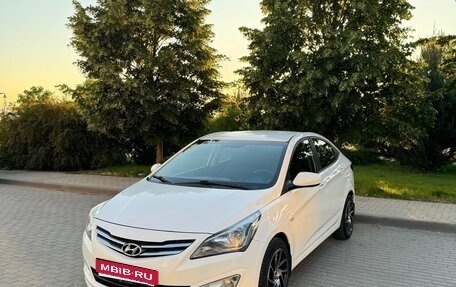 Hyundai Solaris II рестайлинг, 2016 год, 1 050 000 рублей, 1 фотография
