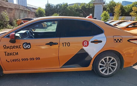 Toyota Camry, 2021 год, 1 700 000 рублей, 1 фотография