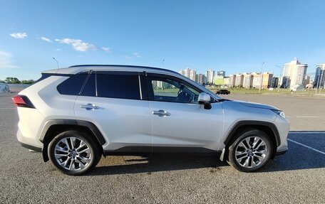 Toyota RAV4, 2020 год, 3 900 000 рублей, 6 фотография