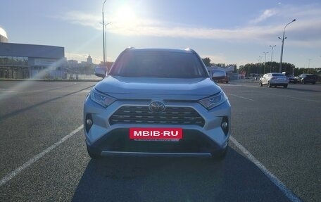 Toyota RAV4, 2020 год, 3 900 000 рублей, 2 фотография