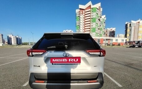 Toyota RAV4, 2020 год, 3 900 000 рублей, 7 фотография