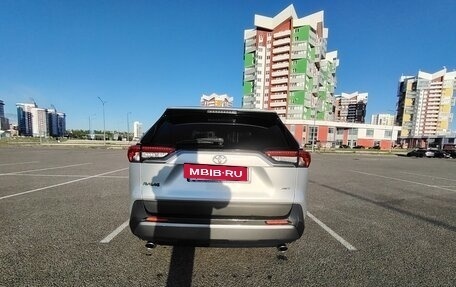 Toyota RAV4, 2020 год, 3 900 000 рублей, 8 фотография