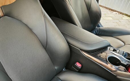 Toyota Camry, 2019 год, 2 750 000 рублей, 7 фотография