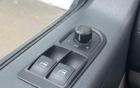 Volkswagen Caravelle T5, 2012 год, 2 290 000 рублей, 15 фотография