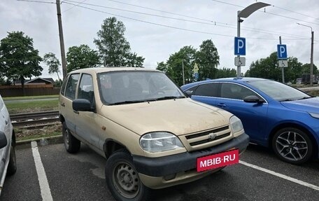 Chevrolet Niva I рестайлинг, 2004 год, 99 000 рублей, 2 фотография