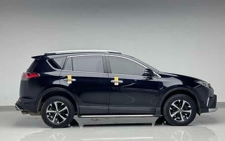 Toyota RAV4, 2019 год, 1 630 000 рублей, 7 фотография