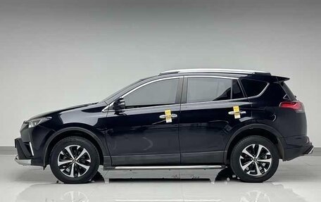 Toyota RAV4, 2019 год, 1 630 000 рублей, 6 фотография