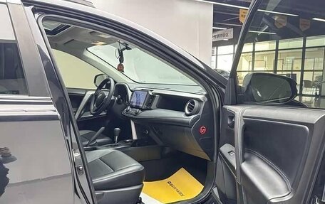 Toyota RAV4, 2019 год, 1 630 000 рублей, 13 фотография