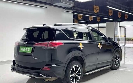 Toyota RAV4, 2019 год, 1 630 000 рублей, 8 фотография