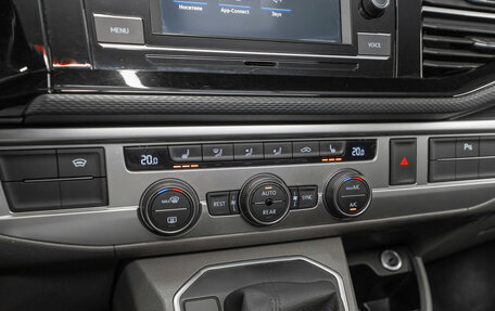 Volkswagen Caravelle T6 рестайлинг, 2021 год, 3 990 000 рублей, 19 фотография
