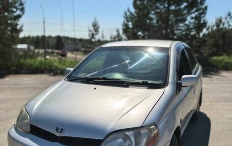 Toyota Platz, 2001 год, 398 000 рублей, 2 фотография