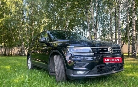 Volkswagen Tiguan II, 2017 год, 2 300 000 рублей, 2 фотография