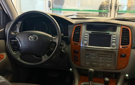 Toyota Land Cruiser 100 рестайлинг 2, 2004 год, 1 260 500 рублей, 12 фотография
