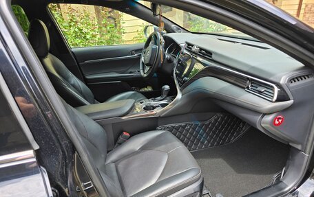 Toyota Camry, 2018 год, 2 350 000 рублей, 9 фотография