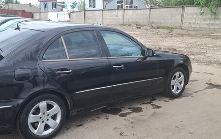 Mercedes-Benz E-Класс, 2005 год, 900 000 рублей, 3 фотография