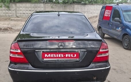 Mercedes-Benz E-Класс, 2005 год, 900 000 рублей, 5 фотография