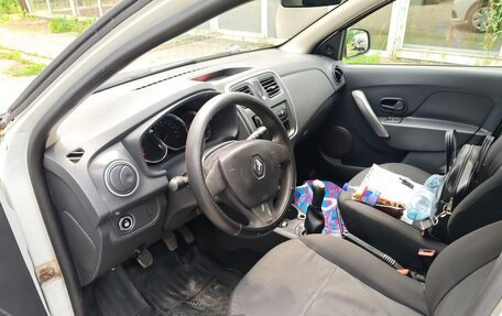 Renault Logan II, 2015 год, 355 000 рублей, 5 фотография