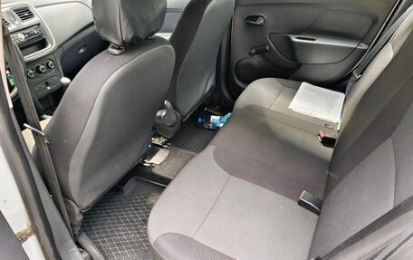 Renault Logan II, 2015 год, 355 000 рублей, 6 фотография
