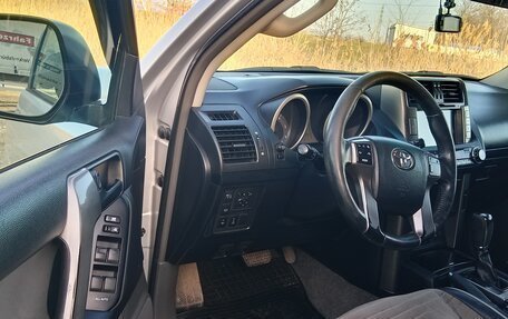 Toyota Land Cruiser Prado 150 рестайлинг 2, 2010 год, 3 000 000 рублей, 9 фотография