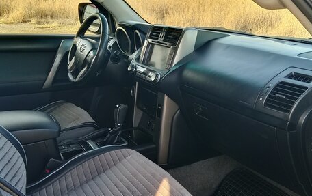 Toyota Land Cruiser Prado 150 рестайлинг 2, 2010 год, 3 000 000 рублей, 10 фотография