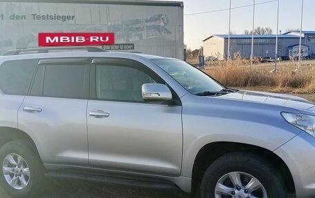 Toyota Land Cruiser Prado 150 рестайлинг 2, 2010 год, 3 000 000 рублей, 3 фотография
