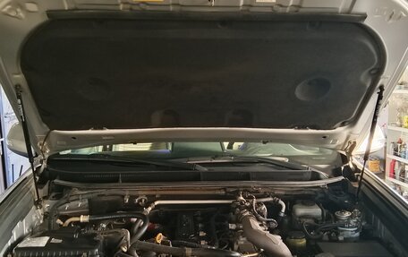 Toyota Land Cruiser Prado 150 рестайлинг 2, 2010 год, 3 000 000 рублей, 16 фотография