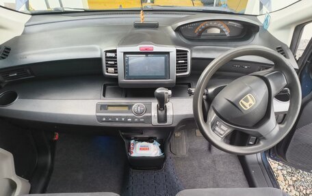 Honda Freed I, 2009 год, 899 000 рублей, 12 фотография