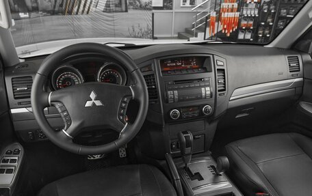 Mitsubishi Pajero IV, 2011 год, 1 749 000 рублей, 7 фотография