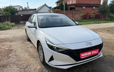 Hyundai Elantra, 2022 год, 1 900 000 рублей, 4 фотография