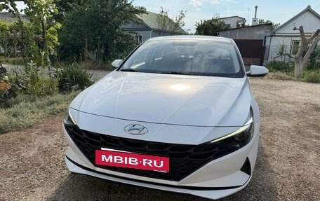 Hyundai Elantra, 2022 год, 1 900 000 рублей, 2 фотография