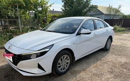 Hyundai Elantra, 2022 год, 1 900 000 рублей, 12 фотография