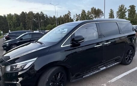 KIA Carnival III, 2018 год, 1 990 000 рублей, 1 фотография