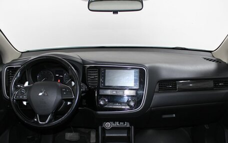 Mitsubishi Outlander III рестайлинг 3, 2015 год, 1 559 900 рублей, 8 фотография