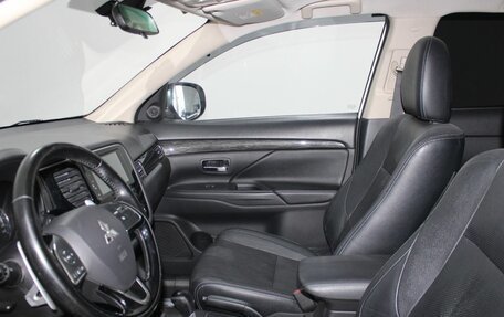 Mitsubishi Outlander III рестайлинг 3, 2015 год, 1 559 900 рублей, 14 фотография