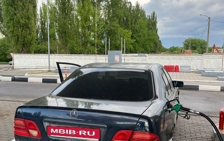 Mercedes-Benz E-Класс, 1996 год, 200 000 рублей, 2 фотография