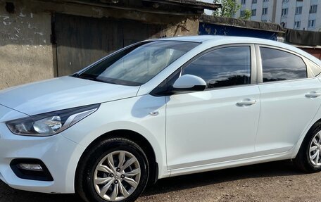 Hyundai Solaris II рестайлинг, 2018 год, 1 350 000 рублей, 3 фотография