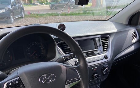 Hyundai Solaris II рестайлинг, 2018 год, 1 350 000 рублей, 9 фотография