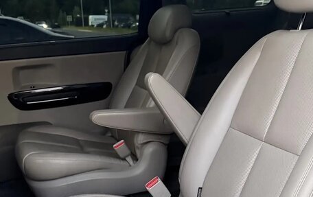 KIA Carnival III, 2018 год, 1 990 000 рублей, 2 фотография