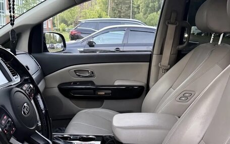 KIA Carnival III, 2018 год, 1 990 000 рублей, 3 фотография