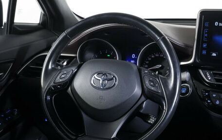 Toyota C-HR I рестайлинг, 2018 год, 2 590 000 рублей, 14 фотография