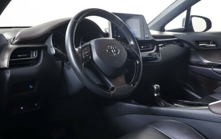 Toyota C-HR I рестайлинг, 2018 год, 2 590 000 рублей, 15 фотография