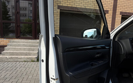 Mitsubishi Outlander III рестайлинг 3, 2015 год, 1 695 000 рублей, 3 фотография