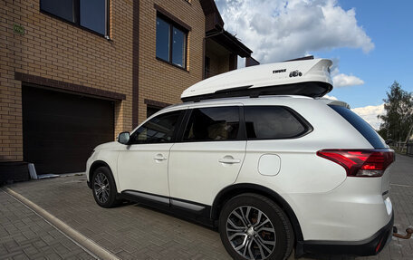 Mitsubishi Outlander III рестайлинг 3, 2015 год, 1 695 000 рублей, 6 фотография